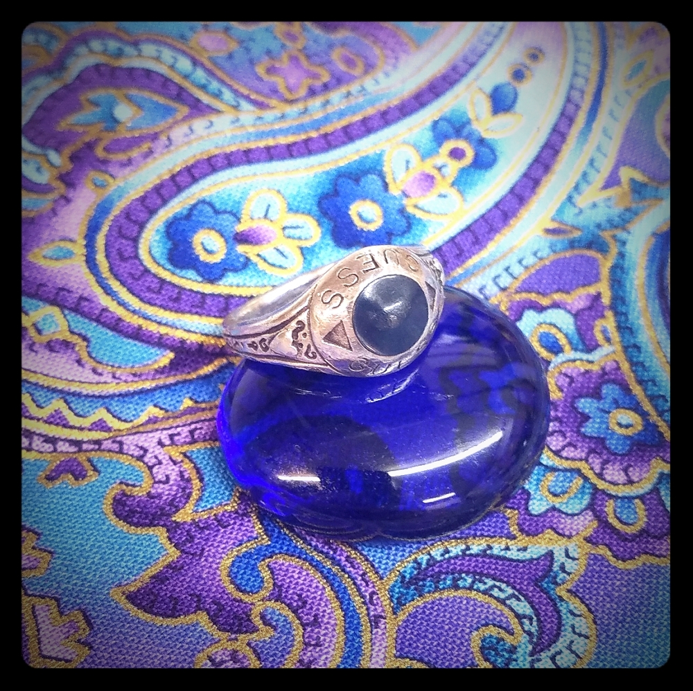 Vintage Guess class ring